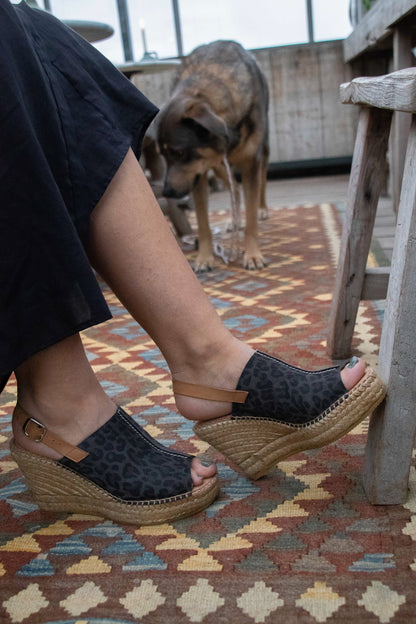 Lynn Leo wedge espadrilles in Brown