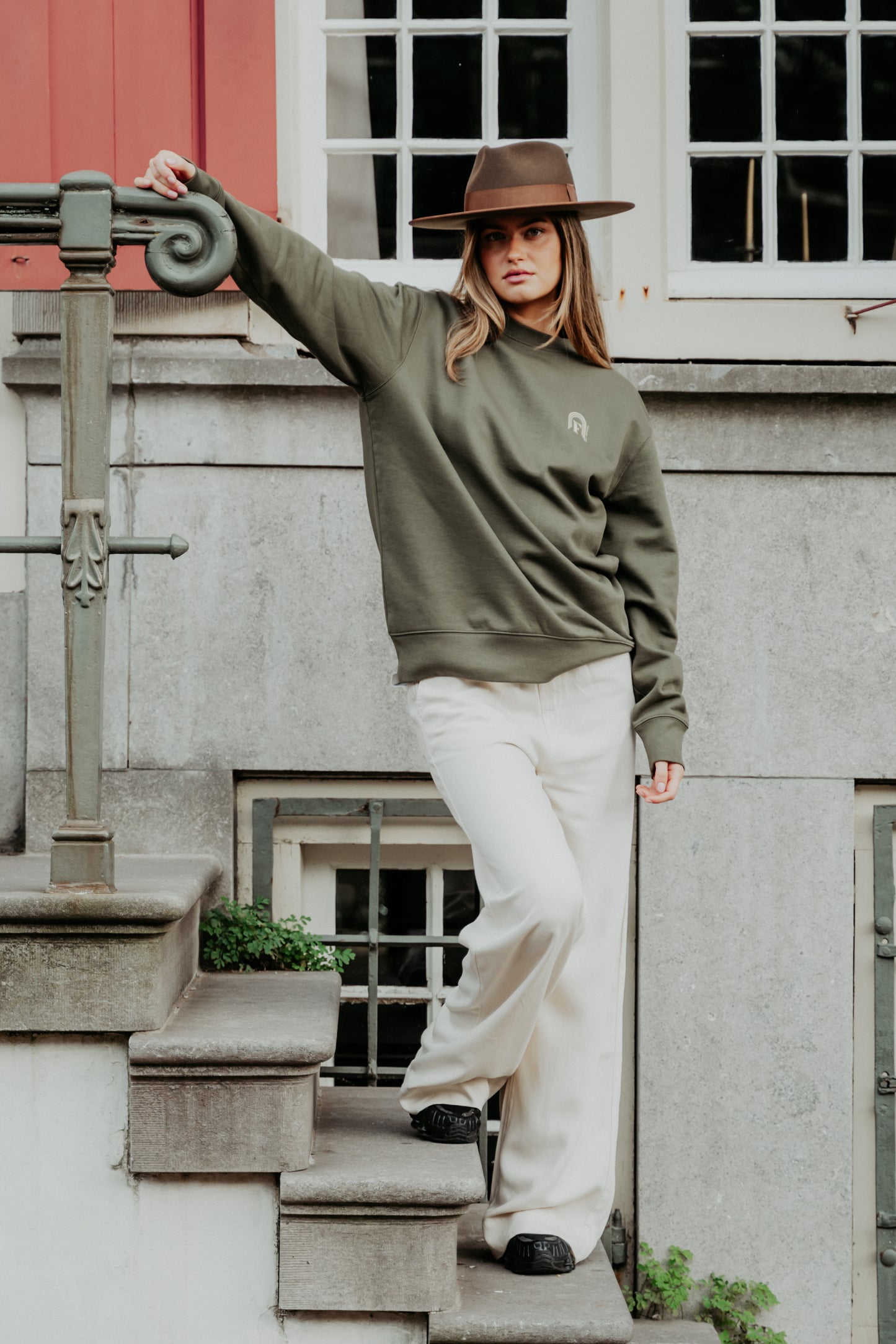 Sweater long sleeve in Khaki | Feliz