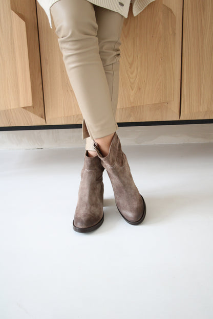 Bibi slip in ankle boot in 'Bistro beige' suede