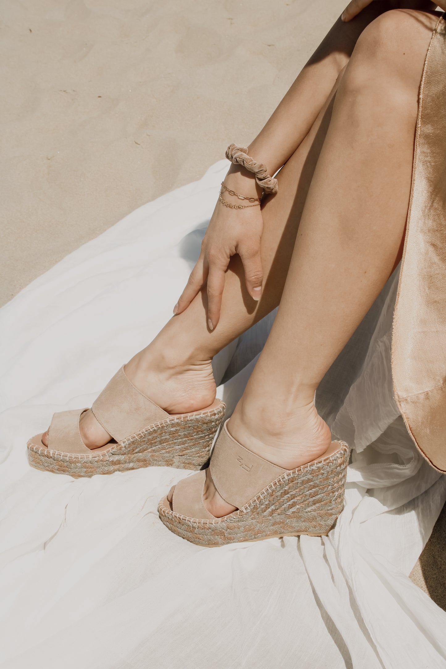 Liv Bi clr wedge espadrilles in Dune