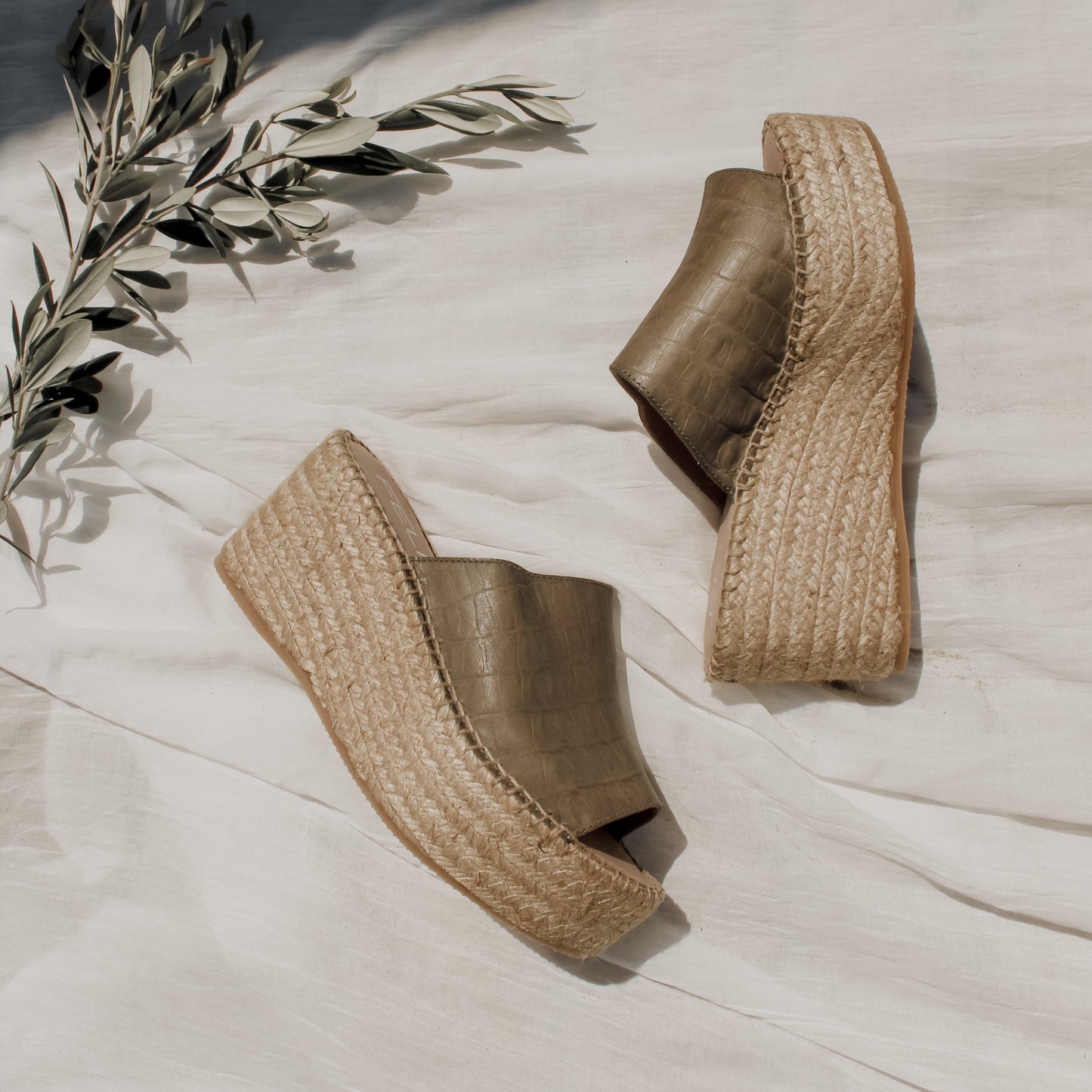 Sarah Croco espadrilles in Olive