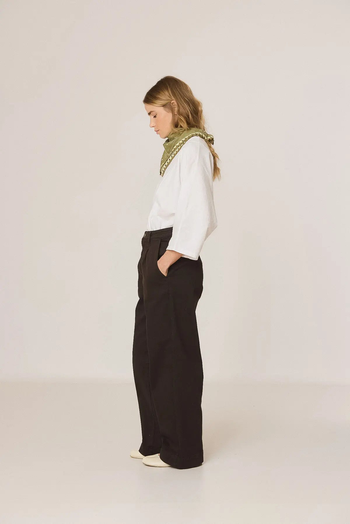 Indi & Cold Relaxed Wide-Leg Cotton Twill Pants in Brown