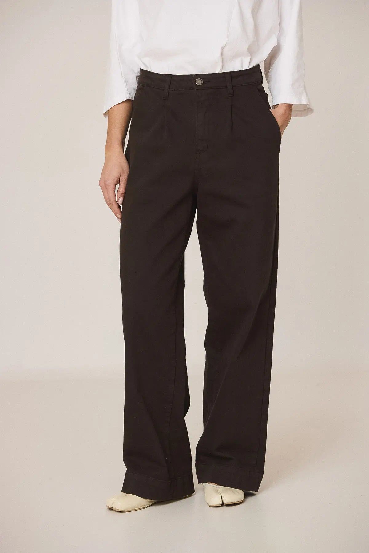 Indi & Cold Relaxed Wide-Leg Cotton Twill Pants in Brown