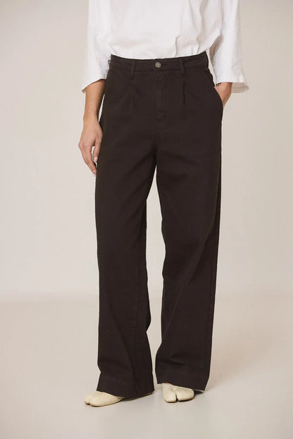 Indi & Cold Relaxed Wide-Leg Cotton Twill Pants in Brown