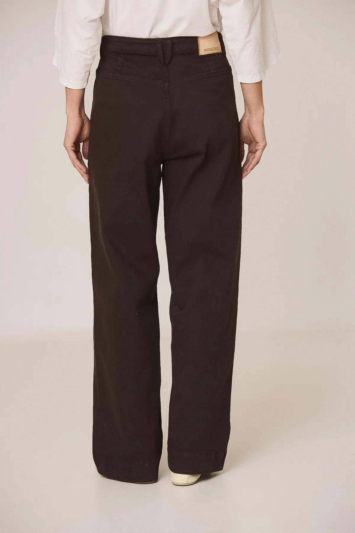 Indi & Cold Relaxed Wide-Leg Cotton Twill Pants in Brown