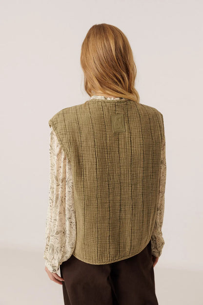 Indi & Cold Cotton Quilted Gilet in Khaki