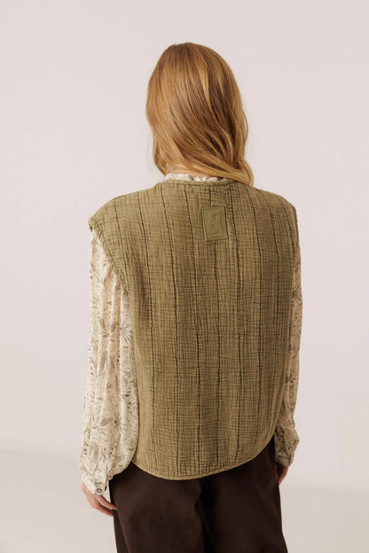 Indi & Cold Cotton Quilted Gilet in Khaki