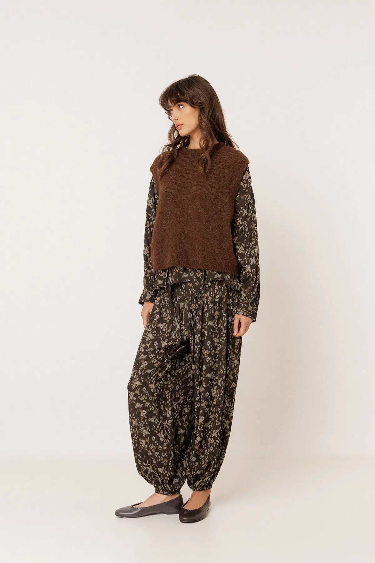 Indi & Cold Sleeveless Knit Vest in Brown