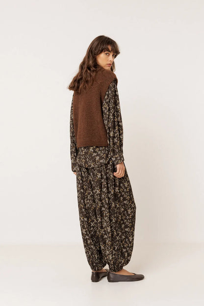 Indi & Cold Sleeveless Knit Vest in Brown