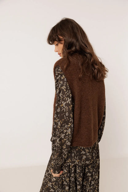 Indi & Cold Sleeveless Knit Vest in Brown