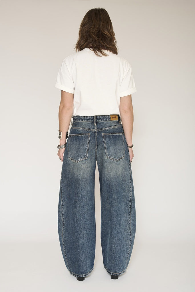 MKT Studio Carter Authentic Barrel Jeans in Blue