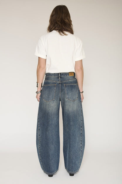 MKT Studio Carter Authentic Barrel Jeans in Blue