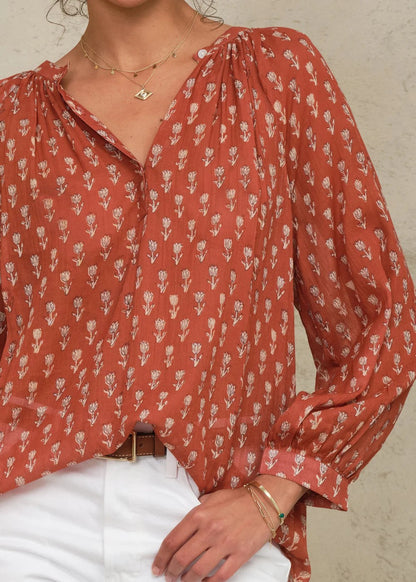 Summer blouse with floral print in Rust | M.A.B.E.