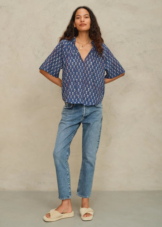 Korte mouw zomerblouse met tulpenprint in Navy | M.A.B.E.
