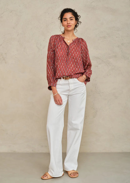 Summer blouse with floral print in Berry | M.A.B.E.