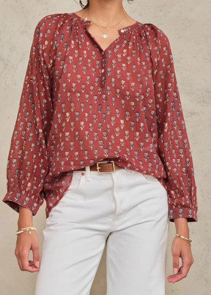 Summer blouse with floral print in Berry | M.A.B.E.
