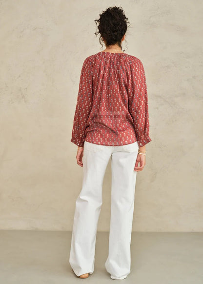 Summer blouse with floral print in Berry | M.A.B.E.