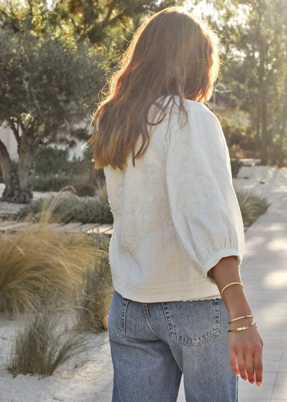 Jasje met bloemenborduursels in Off white | M.A.B.E.