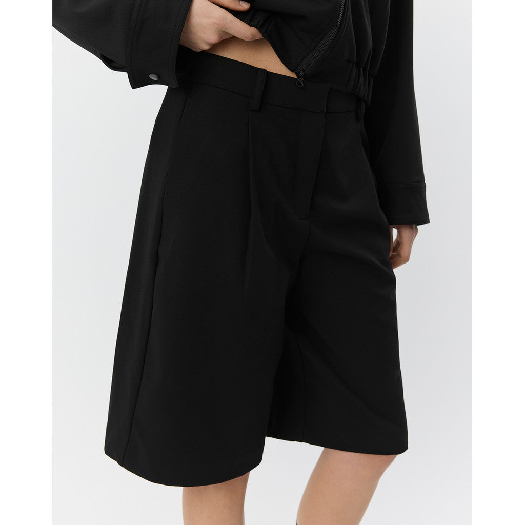 Dressed bermuda shorts in Black | Sofie Schnoor