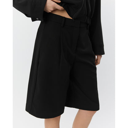 Dressed bermuda shorts in Black | Sofie Schnoor