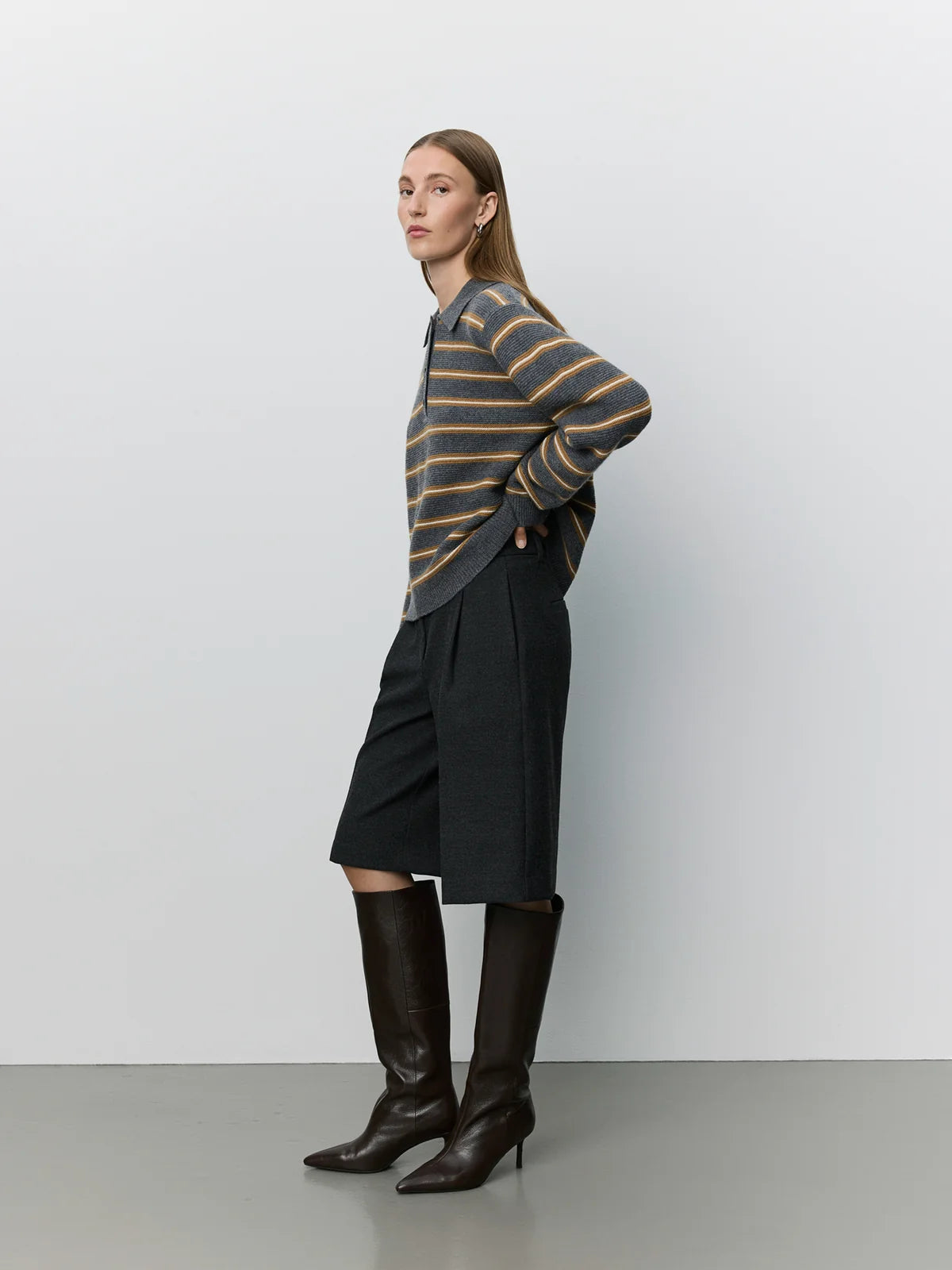 Bermuda shorts in Dark grey | Sofie Schnoor