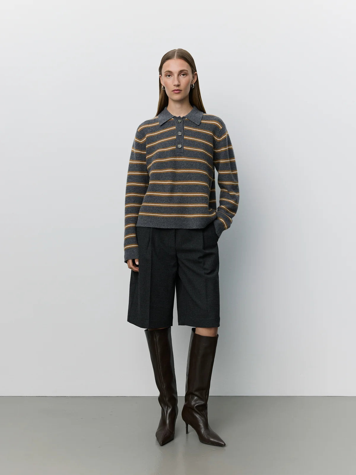 Bermuda shorts in Dark grey | Sofie Schnoor