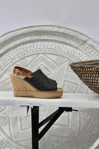 Lynn Leo wedge espadrilles in Brown